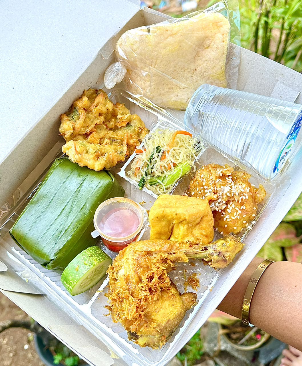 1.096 Nasi Box